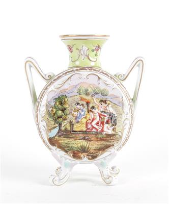 Henkelvase auf vier Volutenfüßen, - Antiquariato