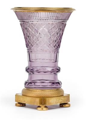 Vase mit "bronze dore" Montierungen, - Antiques
