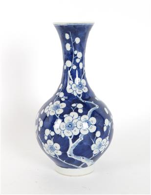 Blau-weiße Vase, - Asiatica a Umění