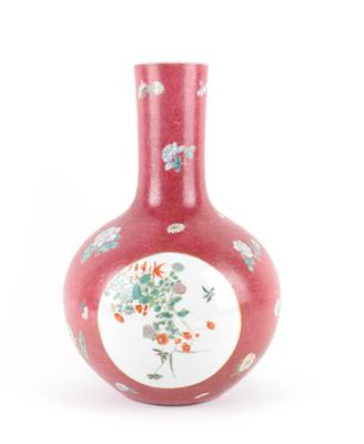 Famille rose Vase, - Asiatika und islamische Kunst