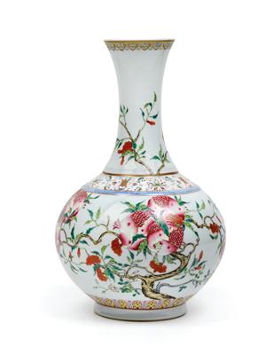 Famille rose Vase mit Granatapfel Dekor, China, rote Sechszeichen Marke Guangxu, 20./21. Jh. - Asiatika und islamische Kunst