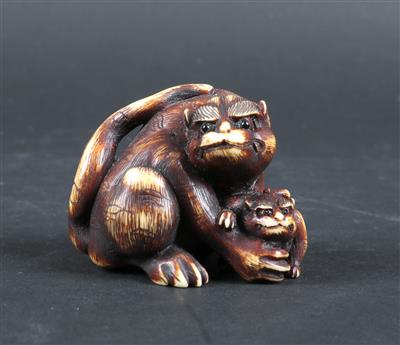 Netsuke eines Tigers mit Jungem, - Asiatica a Umění