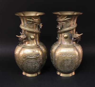 Paar Vasen, - Asiatika und islamische Kunst