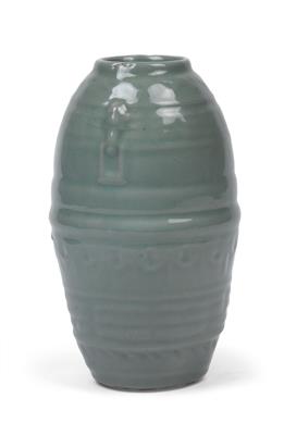 Seladon glasierte Vase, China, wohl Qing Dynastie - Asiatika und islamische Kunst