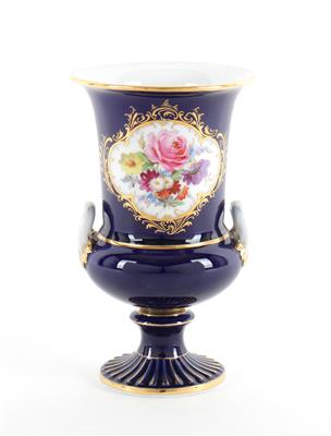 Fußvase mit Henkeln, - Antiques