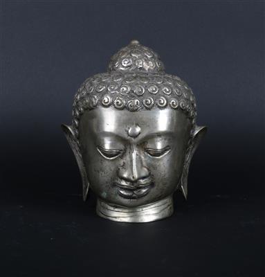 Kopf eines Buddha, - Letní aukce Starožitnosti
