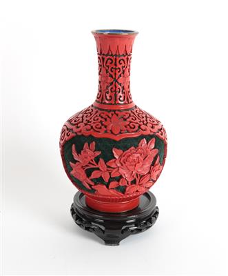 Rot- und Schwarzlackvase, - Asta estiva Antiquariato