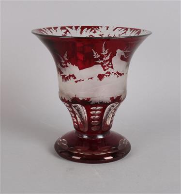 Vase mit umlaufender Waldlandschaft und Jagdmotiven, - Summer auction Antiques