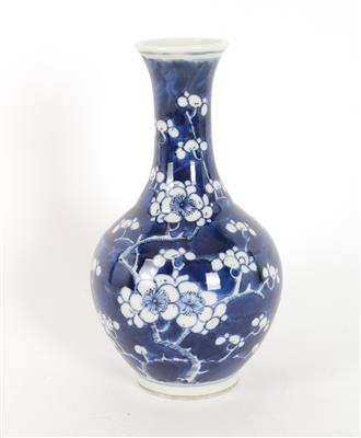 Blau-weiße Vase, - Sommerauktion Antiquitäten