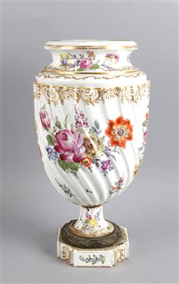 Sockelvase, - Asta estiva Antiquariato