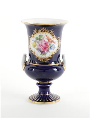 Fußvase mit Henkeln, - Summer auction Antiques