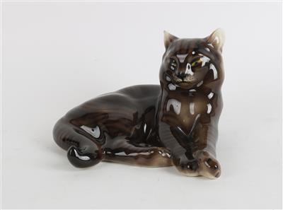 Liegende Katze, - Summer auction Antiques