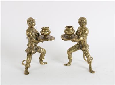 Paar Kerzenhalter in Form von Affen, - Sommerauktion Antiquitäten