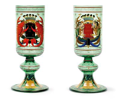 Großer Glas-Pokal mit 2 roten "Krebsen" und 2 alten "Bücherwürmern" mit Widmungen, - Letní aukce Starožitnosti
