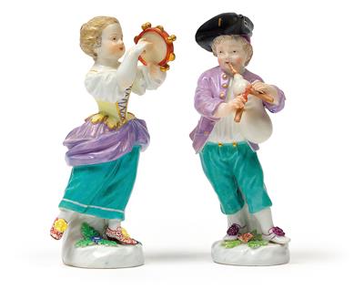 Mädchen spielt auf Tamburin und Knabe den Dudelsack, - Summer auction Antiques