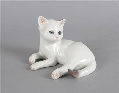 Liegende Katze, - Antiques