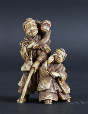 Kleines Okimono eines Mannes mit Knabe und Affe, - Asiatische und Islamische Kunst