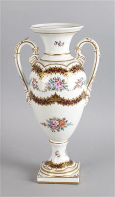 Henkelvase, - Antiquariato