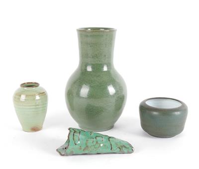 2 Vasen, 1 Schale, 1 Wandvase, - Antiques