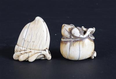 Zwei Netsuke von Früchten, Japan, 19. Jh., - Antiques