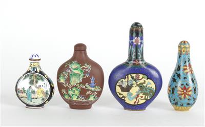 4 Snuffbottles: - Antiques