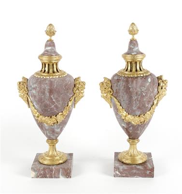 Paar dekorative Zier- bzw. Aufsatzvasen, - Antiques