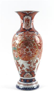 Imari Vase, - Antiques