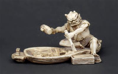 Netsuke eines oni mit Hammer und Meißel, Japan, Meiji Periode, signiert Gyokuzan - Starožitnosti