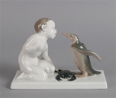 Knabe mit Pinguin und Krabbe, - Antiquitäten