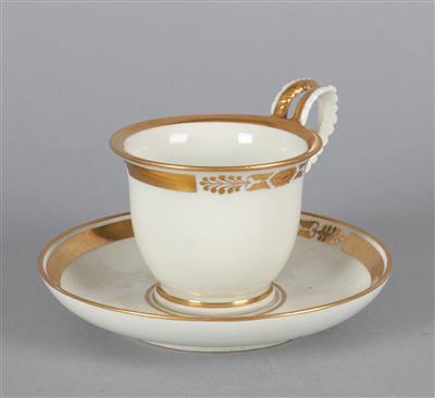 Tasse mit Untertasse, - Antiques