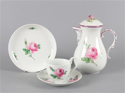 1 Meissen Kaffeekanne mit Deckel, 2 Kaffeetassen mit 3 Untertassen, 3 Dessertteller, - Antiquariato