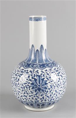 Blau-weiße Vase, - Antiques