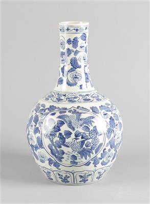 Blau-weiße Vase, - Antiquariato