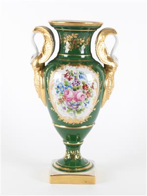 Sockelvase mit Schwanenhenkeln, - Antiquariato