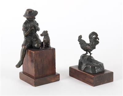 Zwei kleine Bronzen, Hahn, Fischerjunge mit Hund, - Antiques