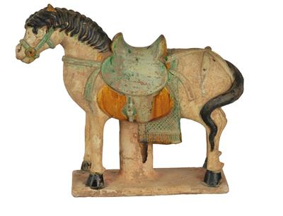 'Sancai' glasiertes Pferd mit Sattel, China, Ming Dynastie - Asiatica a Umění