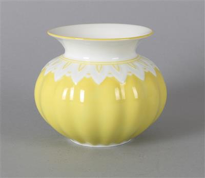 Art Deco Vase, - Antiquariato