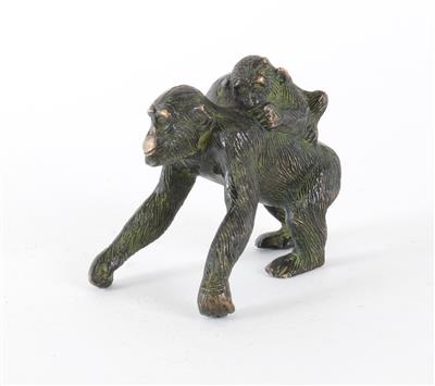 Affe mit Jungem, - Summer auction Antiques