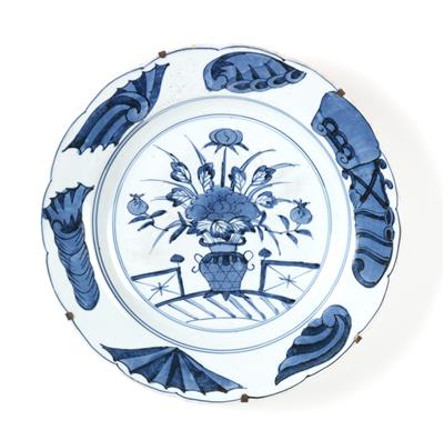 Blau-weißer Teller, - Letní aukce Starožitnosti