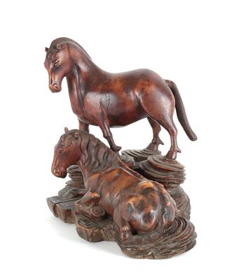 Stehendes und liegendes Pferd, - Summer auction Antiques
