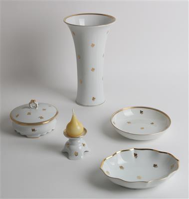 Vase, Bonbondose, ovale und runde Schale, Kerzenständer, - Sommerauktion Antiquitäten