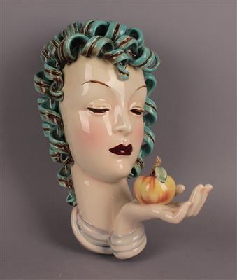 Stephan Dakon, Wandmaske Frau mit Apfel, - Antiquariato