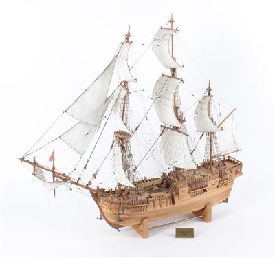 Schiffsmodell der HMS Endeavour - Antiquitäten