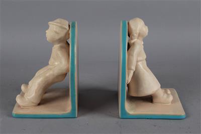 Paar figurale Buchstützen, - Szkło, porcelana i ceramika