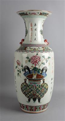 Famille rose Vase, - Works of Art