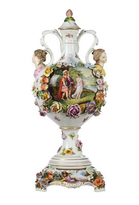 Vase mit Deckel und Sockel, - Antiquariato