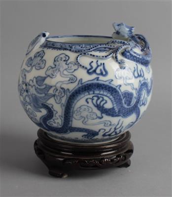 Blau-weiße Vase oder Pinseltopf, - Antiques