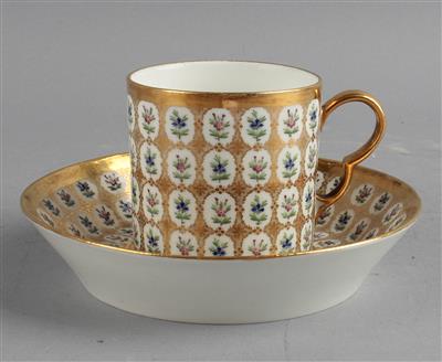 Tasse mit Untertasse, - Antiques