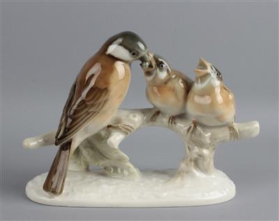 Vogel zwei Vogeljunge fütternd, - Antiques