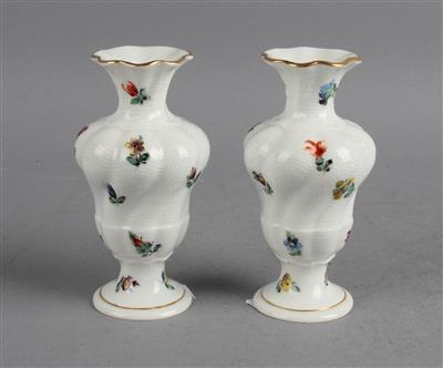 Paar kleine Vasen, - Antiques